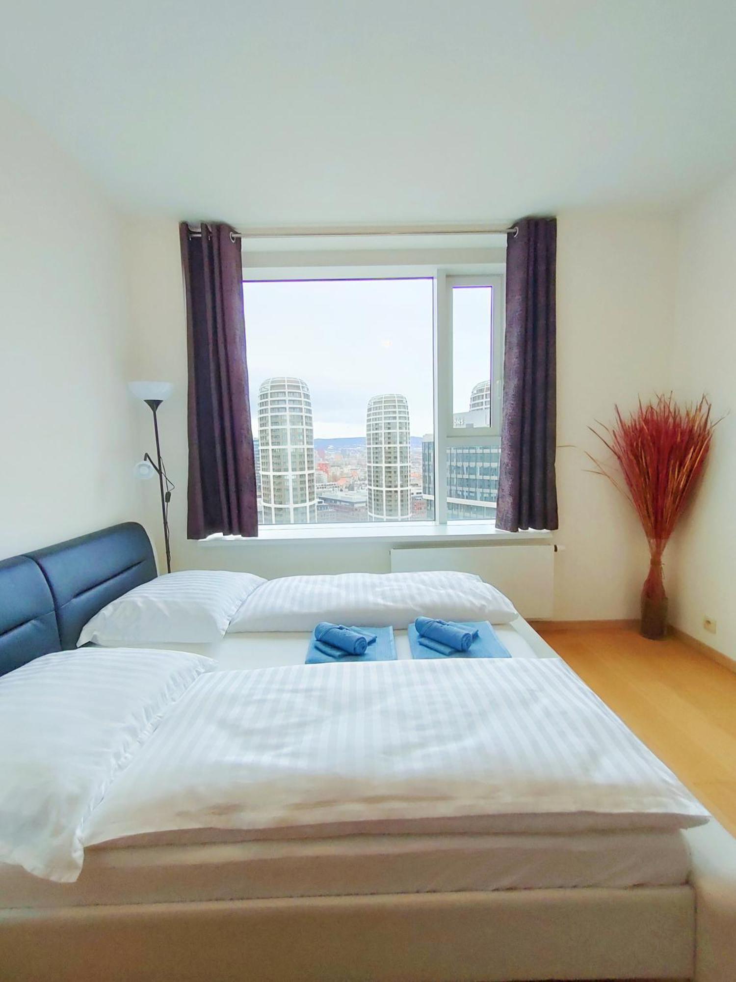 Sag Romantic 22 Floor Panorama City Free Parking Free Wifi ブラチスラヴァ エクステリア 写真